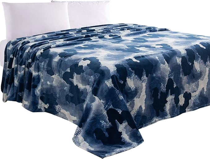 Elegant Comfort Luxury Velvety Feel Blanket, All-Season Lightweight Blanket, Ultra Plush, Soft, Flannel Fleece for Couch, Sofa, Bed, Travel, Camouflage Design, Full/Queen, Blue