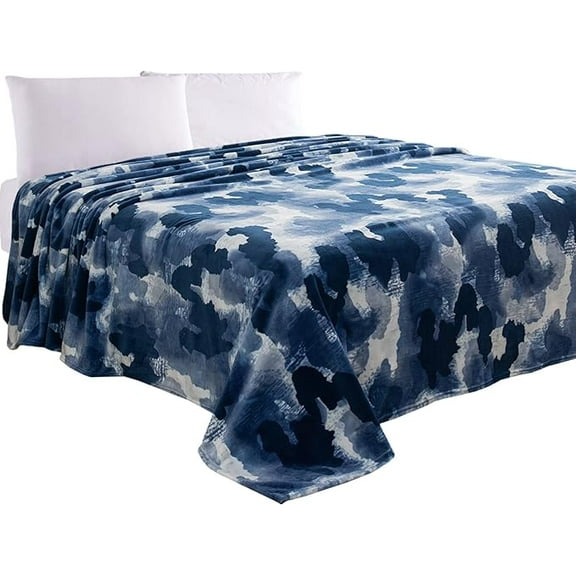 Elegant Comfort Luxury Velvety Feel Blanket, All-Season Lightweight Blanket, Ultra Plush, Soft, Flannel Fleece for Couch, Sofa, Bed, Travel, Camouflage Design, Full/Queen, Blue