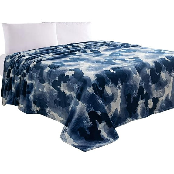 Elegant Comfort Luxury Velvety Feel Blanket, All-Season Lightweight Blanket, Ultra Plush, Soft, Flannel Fleece for Couch, Sofa, Bed, Travel, Camouflage Design, King/California King, Blue