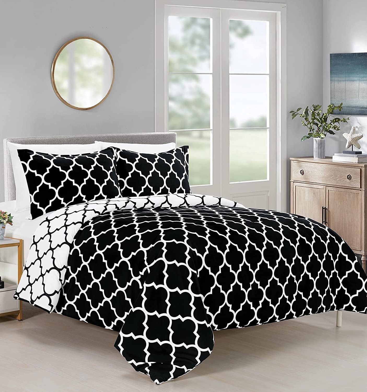 Elegant Comfort Super Soft Quatrefoil Comforter Pattern Down Alternative Reversible 3-Piece Comforter Set,King, Black/White