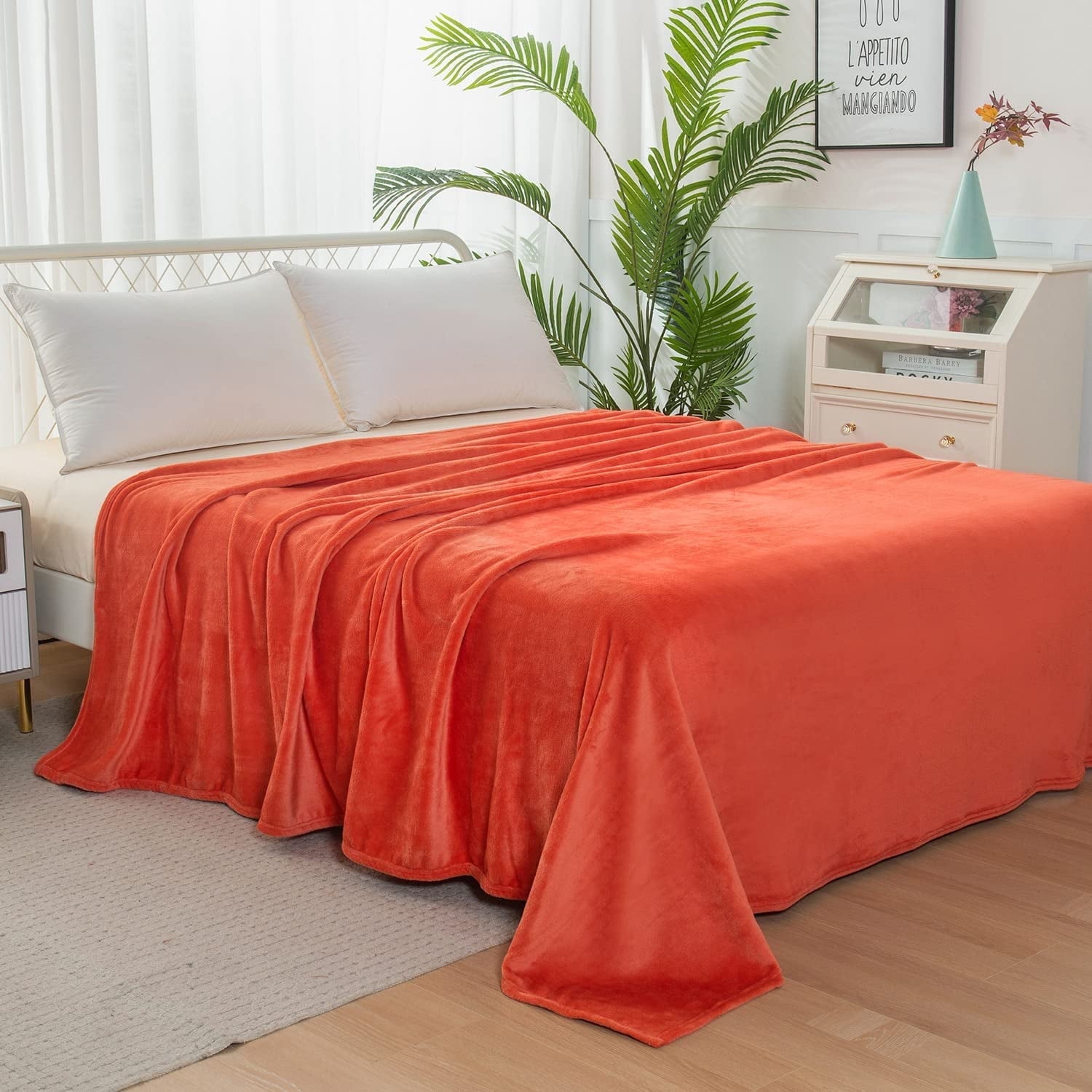 Elegant Comfort Fleece Blanket, Ultra Soft Plush Flannel, Lightweight All-Season Throw, Cozy Microfiber Bed Blanket, Solid Design Twin/Twin XL, Coral