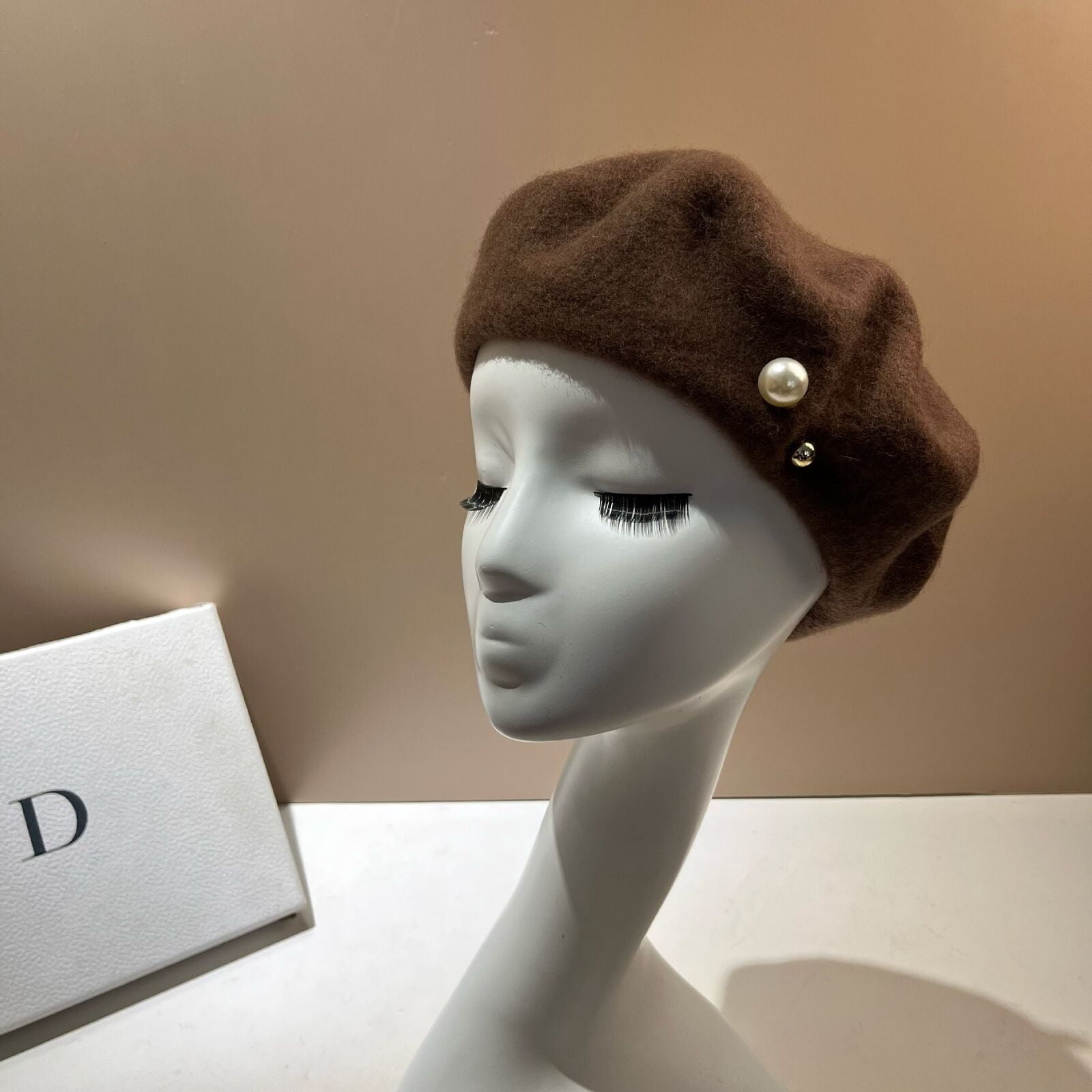 5564 Women Beret Hat Elegance Velvet Beret Fashion French Pearl Artist Beret Women Beret Pearl Elegant Sweet Artist French Style Beret  main image 2