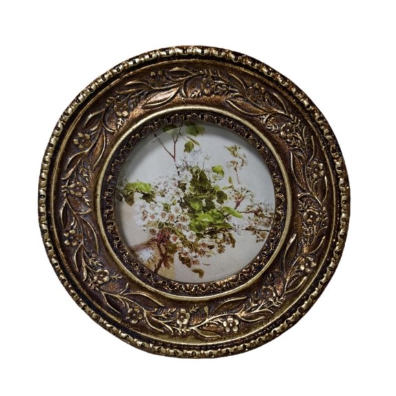 Elegant Resin Circular Picture Frame Antique Design Bronze Carving Photo Frame For Home Decoration And Tabletop Display