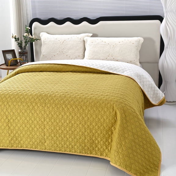 Elegant Solid Color Eobossed Bedspread Lightweight & Breathable for Bedroom