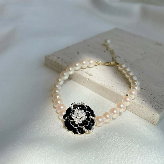 Elegant Vintage Camellia Pearl Necklace Distinctive Alloy Design for Styling