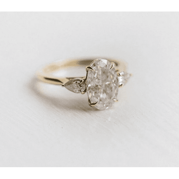 Elegant Yellow Gold 3 CT Oval Cut Moissanite Engagement Ring Trilogy Side Pear Diamond Wedding Ring For Women
