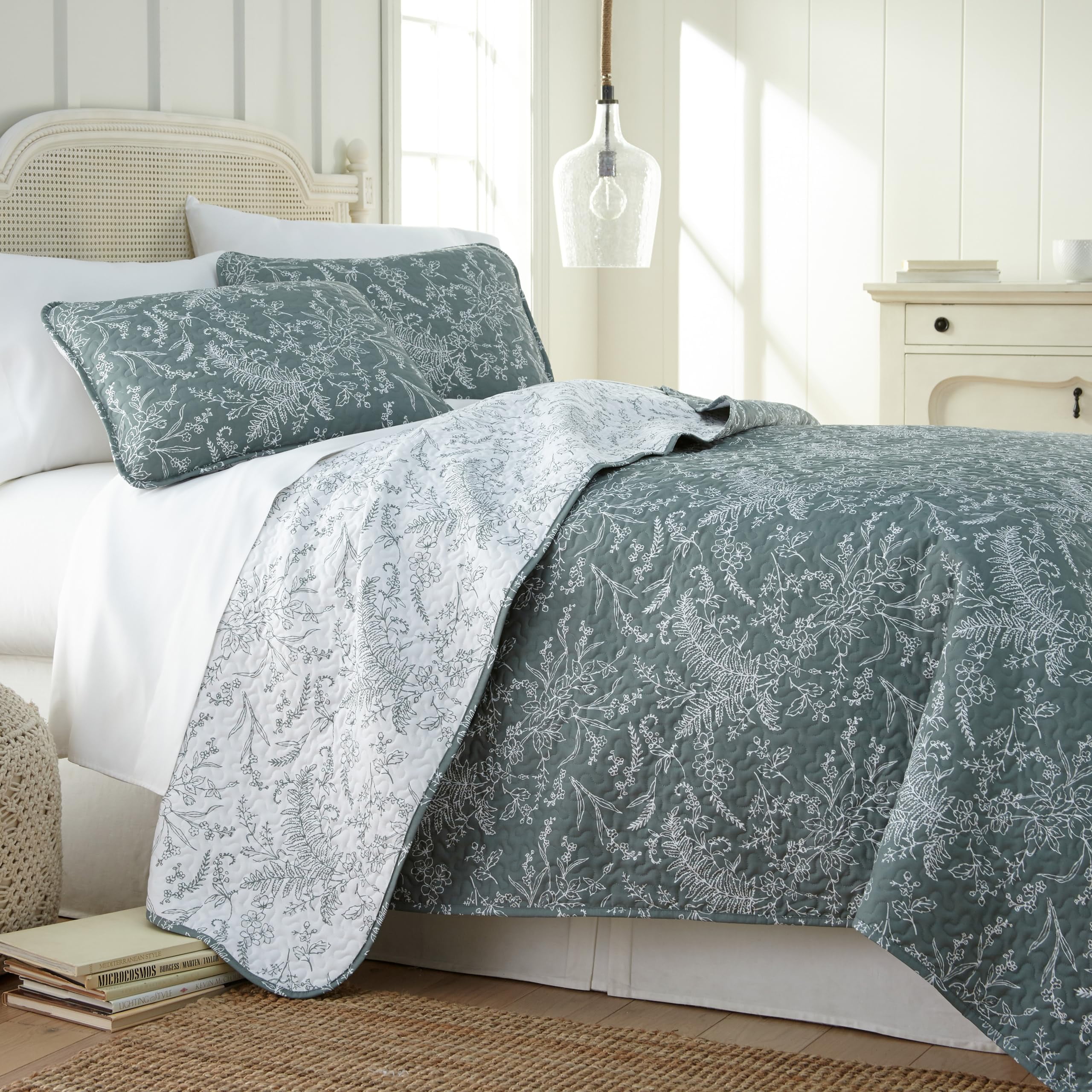 Elegant and Chic Lightweight Reversible Winter Brush Floral Patterned Quilt Set by Southshore Fine Linens