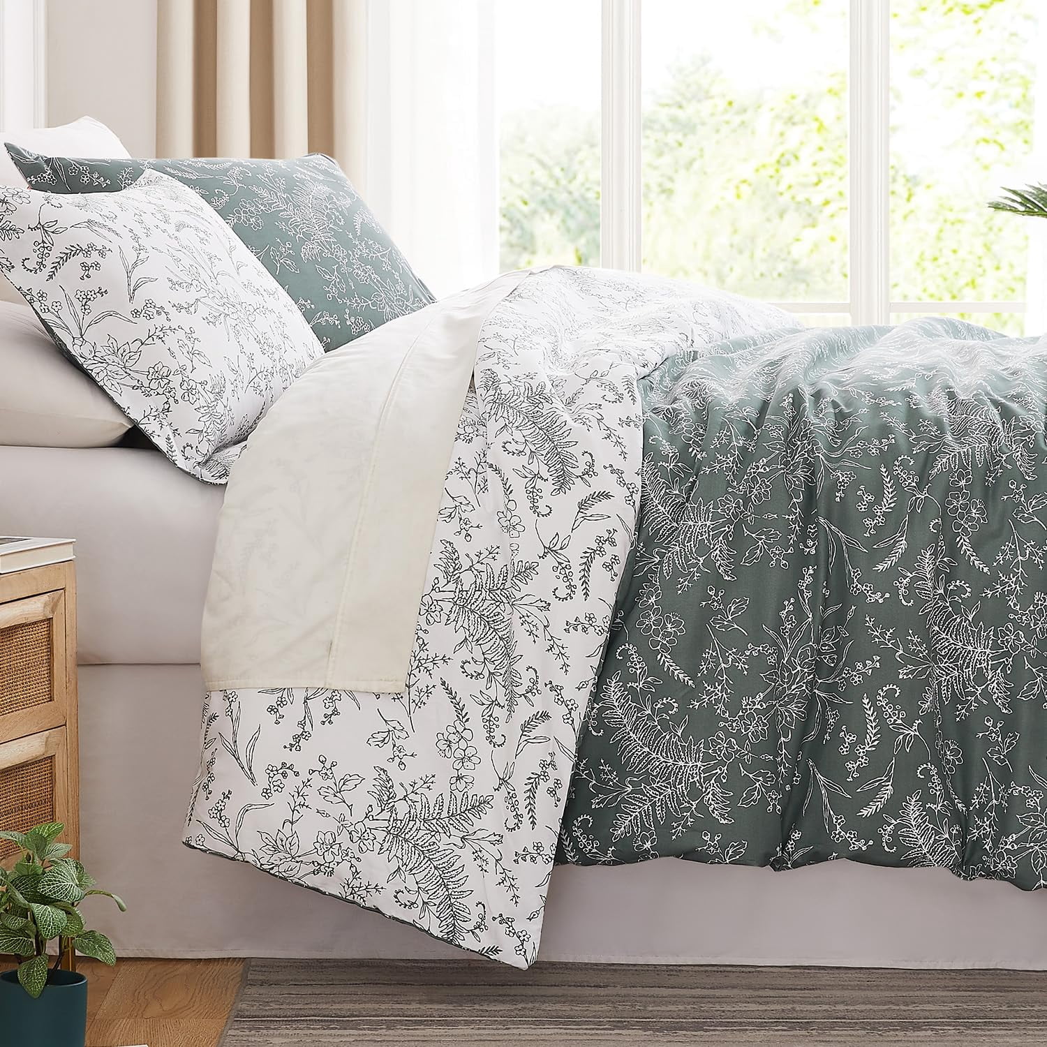 Elegant and Chic Winter Brush Reversible Soft Down Alt 3-Piece Comforter Set by Southshore Fine Linens