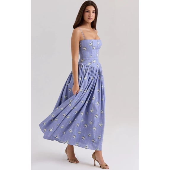 Elegant and gentle floral print camisole dress