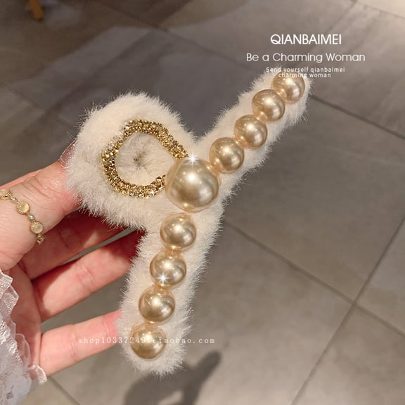 Elegant faux fur pearl claw clip - new autumn/winter viral hairstyle accessory for high-end updo looks