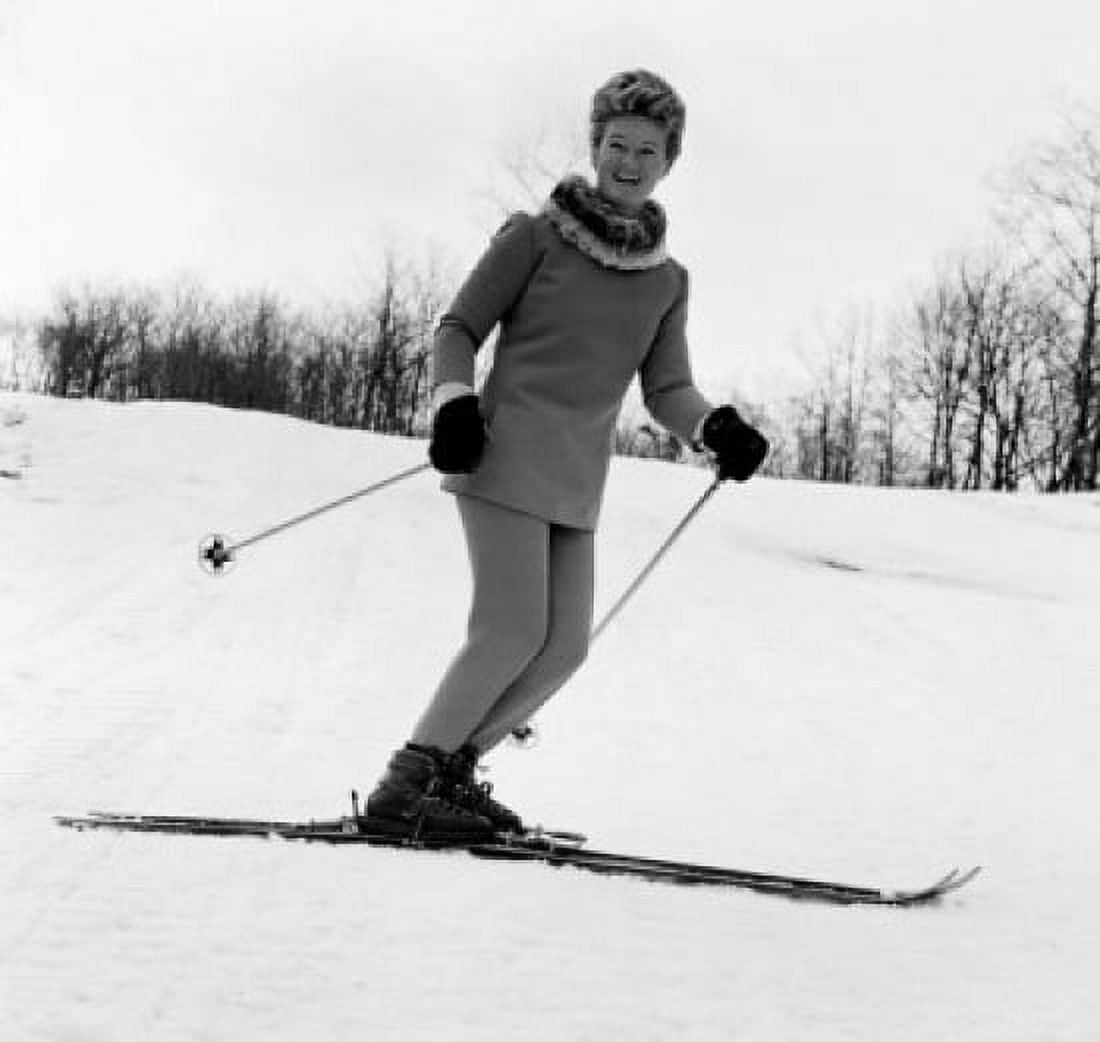 Elegant woman smiling and skiing Canvas Art - (18 x 24)