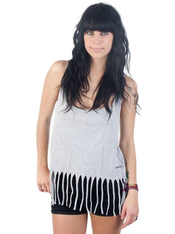 - Cali Juniors Tank Top - Large