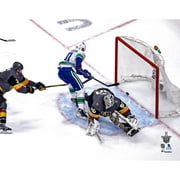 Elias Pettersson Vancouver Canucks Unsigned 2020 Stanley Cup Playoffs Game 2 vs. Vegas Golden Knights Goal Photograph