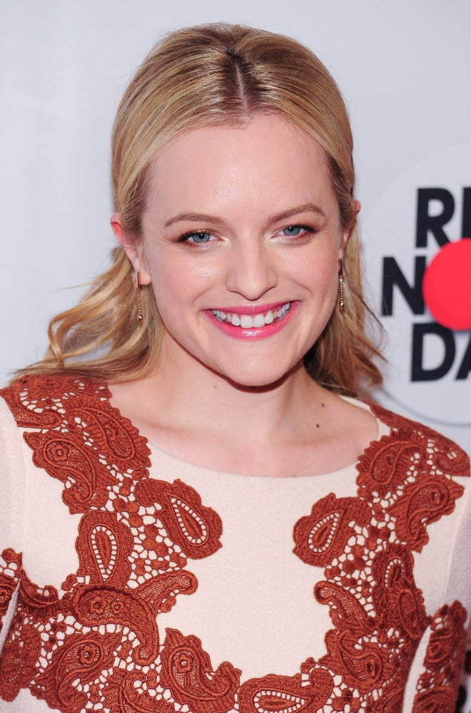 Elisabeth Moss At Arrivals For NbcS Red Nose Day Usa Benefit To Fight Childhood Poverty Canvas Art - (16 x 20)