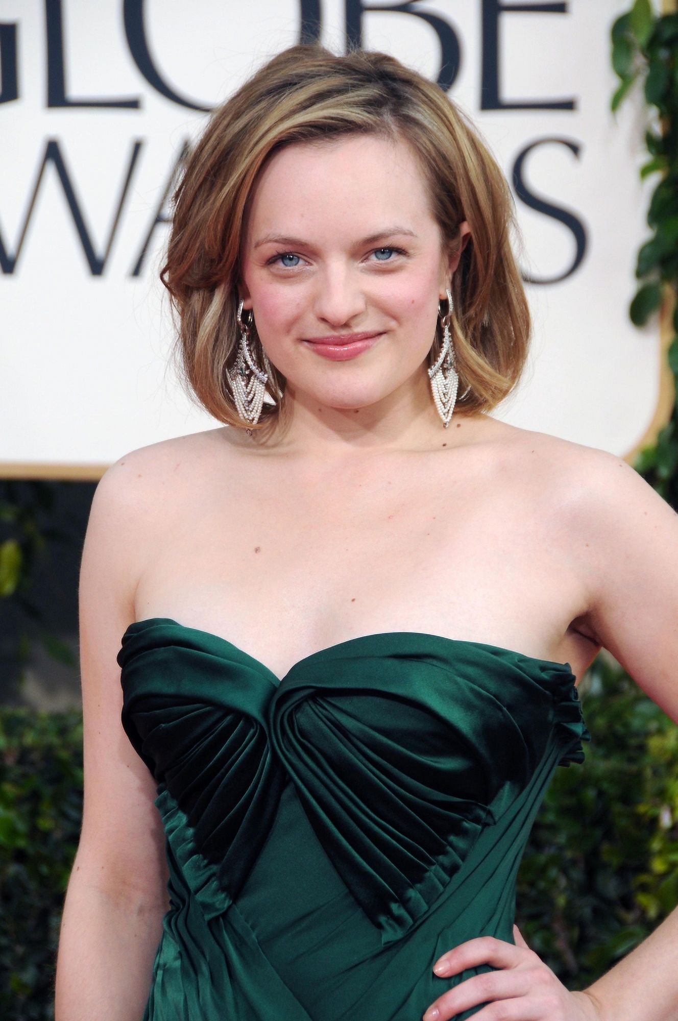 Elisabeth Moss At Arrivals For The Hollywood Foreign Press Association 68Th Annual Golden Globes Awards - Arrivals Canvas Art - (16 x 20)