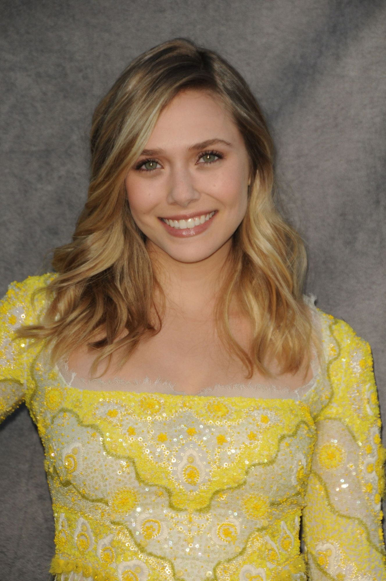 Elizabeth Olsen At Arrivals For 17Th Annual Critics Choice Movie Awards - Arrivals Canvas Art - (16 x 20)