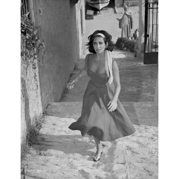 Elizabeth Taylor Running in Dress with Headband Photo Print (24 x 30)