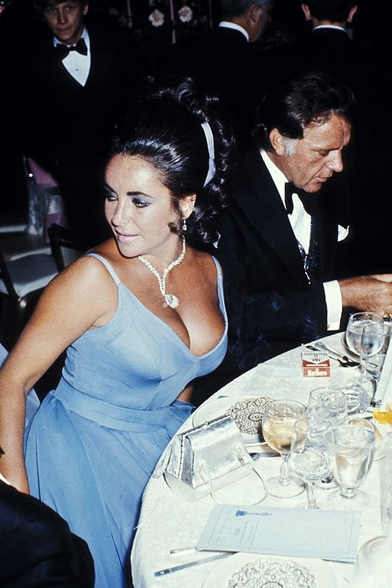 Elizabeth Taylor and Richard Burton at the Oscars Poster Print by ...