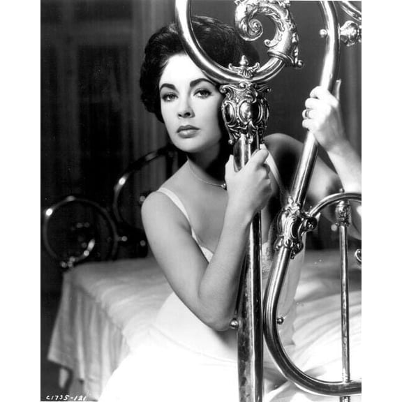 Elizabeth Taylor stunning portrait on bed Cat on a Hot Tin Roof 8x10 photo