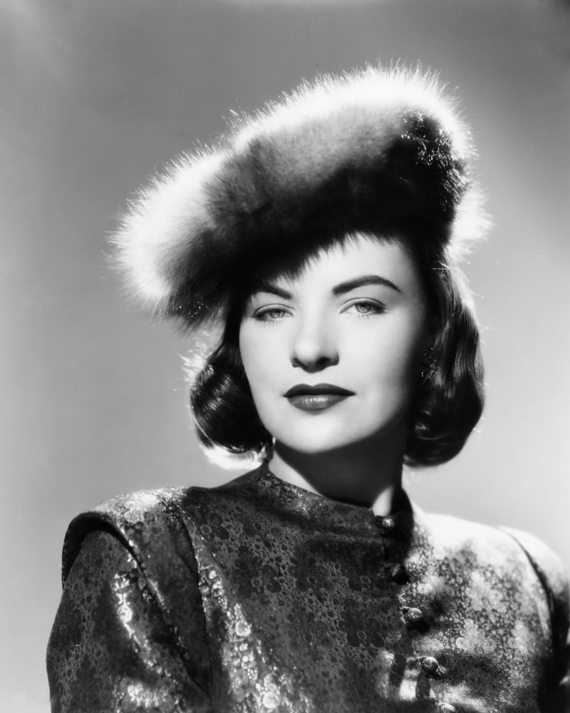 Ella Raines Canvas Art - (16 x 20)