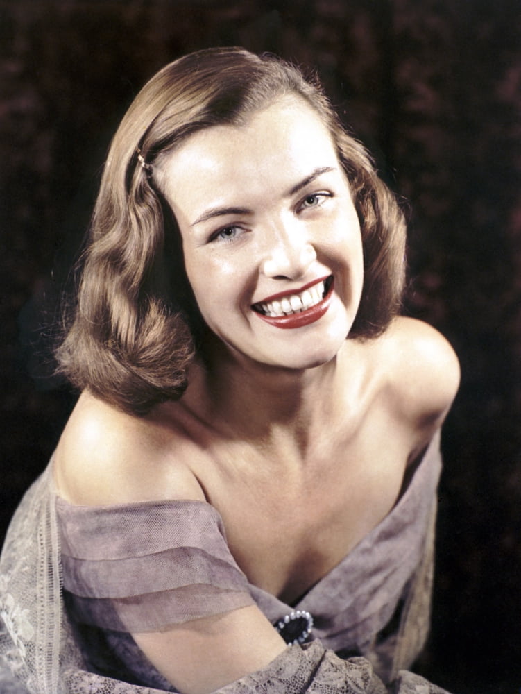Ella Raines Canvas Art - (16 x 20)