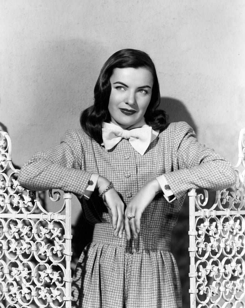 Ella Raines Canvas Art - (16 x 20)