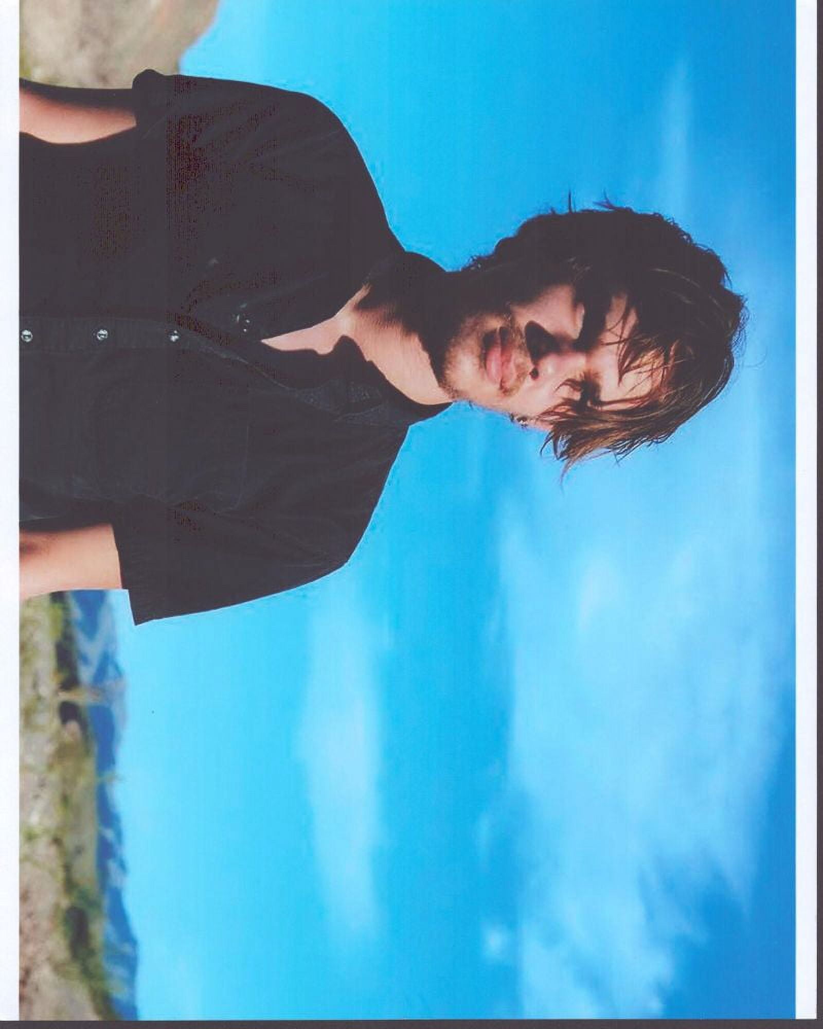Ellar Coltrane In Desert In Black Top Photo Print (8 x 10) Item MVM05297