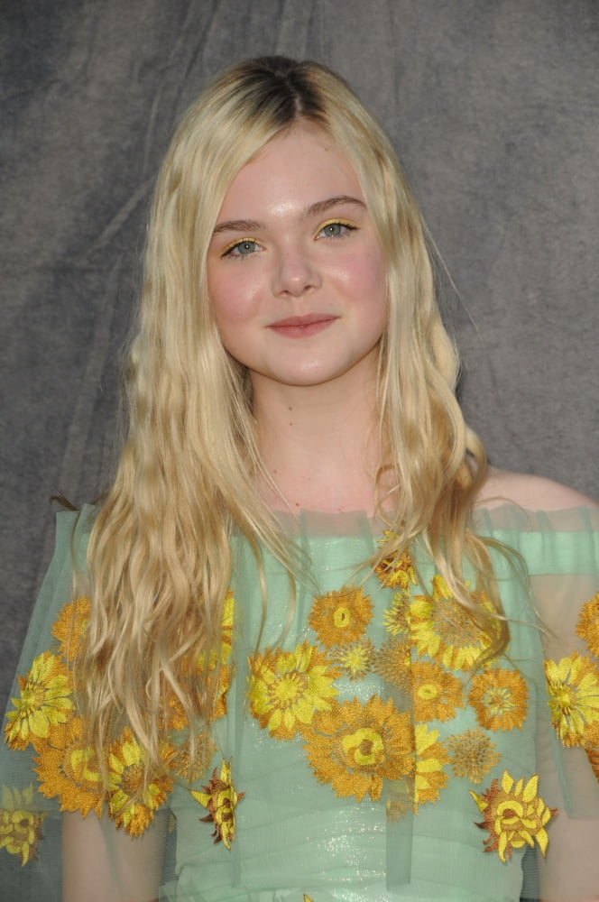 Elle Fanning At Arrivals For 17Th Annual Critics Choice Movie Awards - Arrivals Canvas Art - (16 x 20)