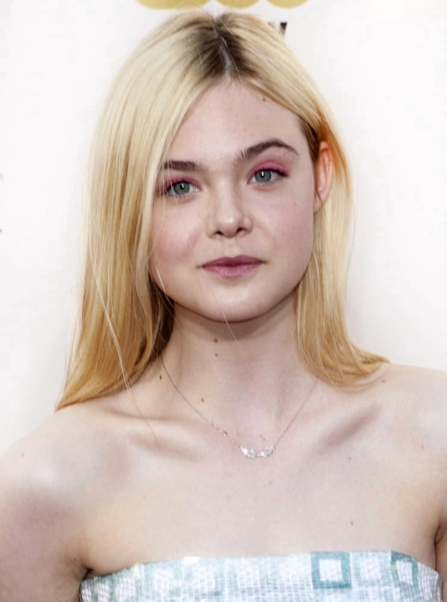 Elle Fanning At Arrivals For 18Th Annual Critics Choice Movie Awards Canvas Art - (16 x 20)
