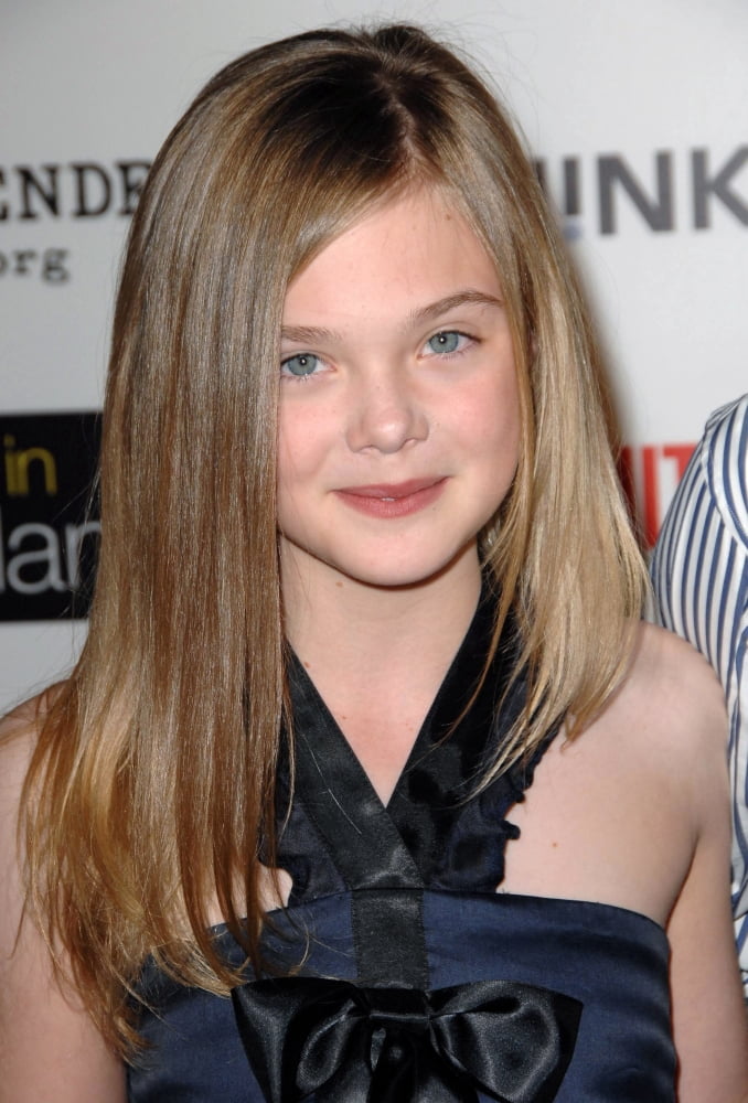 Elle Fanning At Arrivals For Film IndependentS Phoebe In Wonderland Special Screening Canvas Art -  (16 x 20)