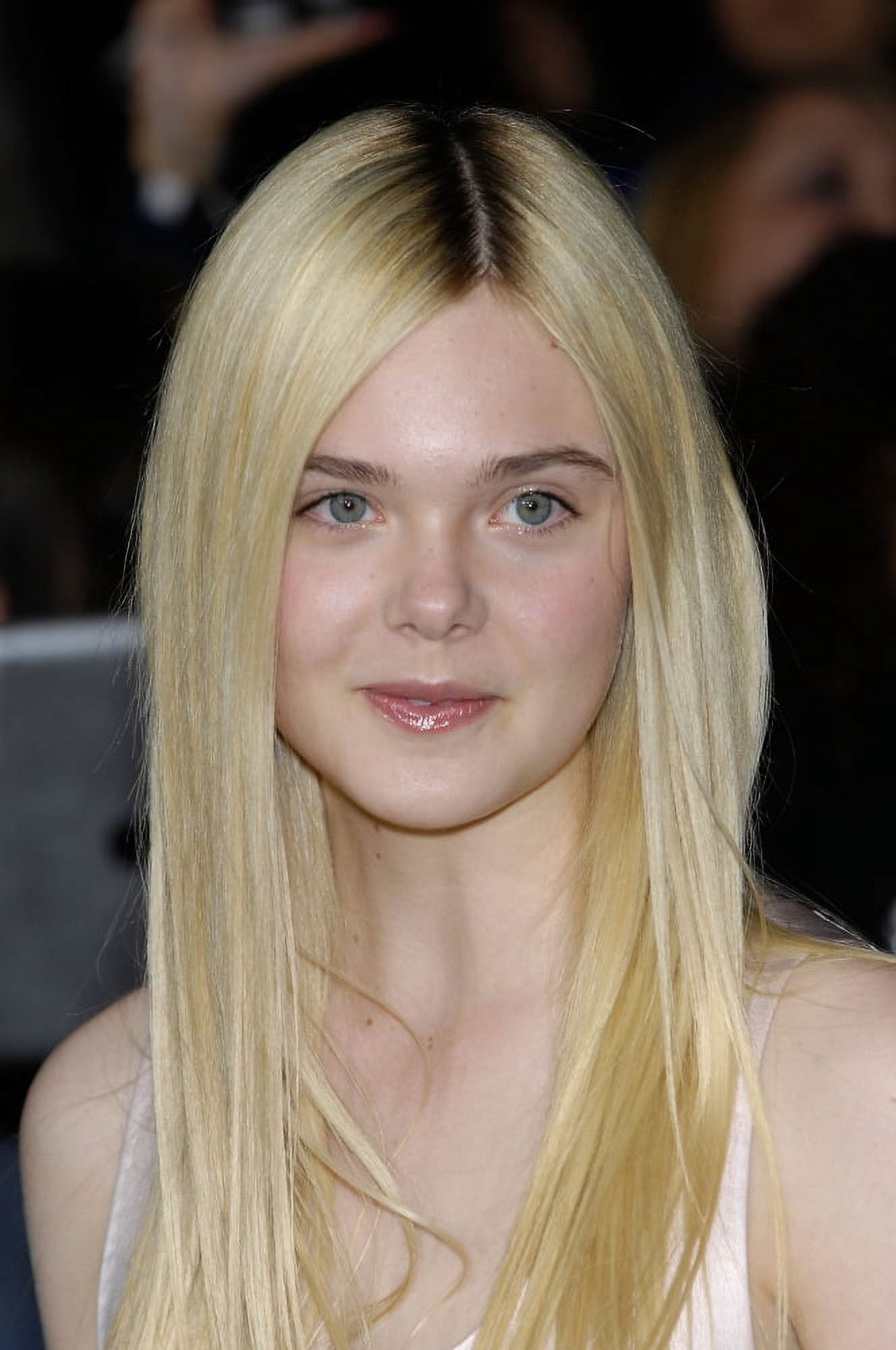 Elle Fanning At Arrivals For The Twilight Saga Breaking Dawn - Part 2 Premiere Canvas Art - (16 x 20)