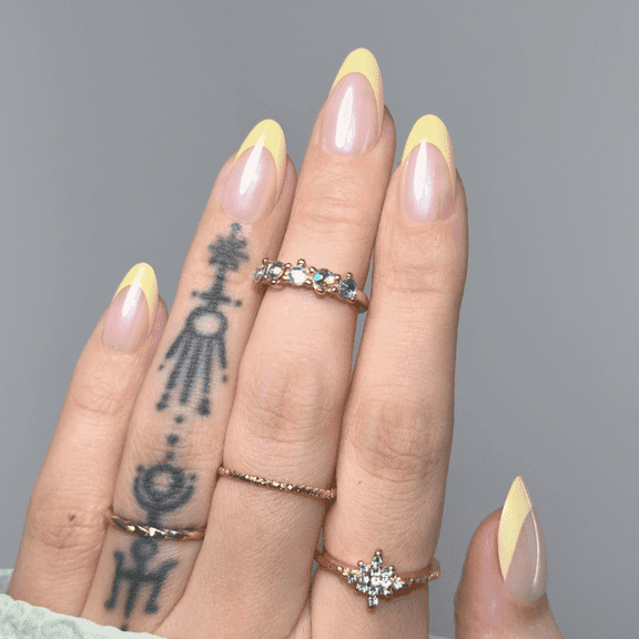 Ellie Vincy Press On Glue On Nails Lemon Tip | Short Almond Shape, 30 Piece Set with Glue and Sticky Tabs, 15 Sizes