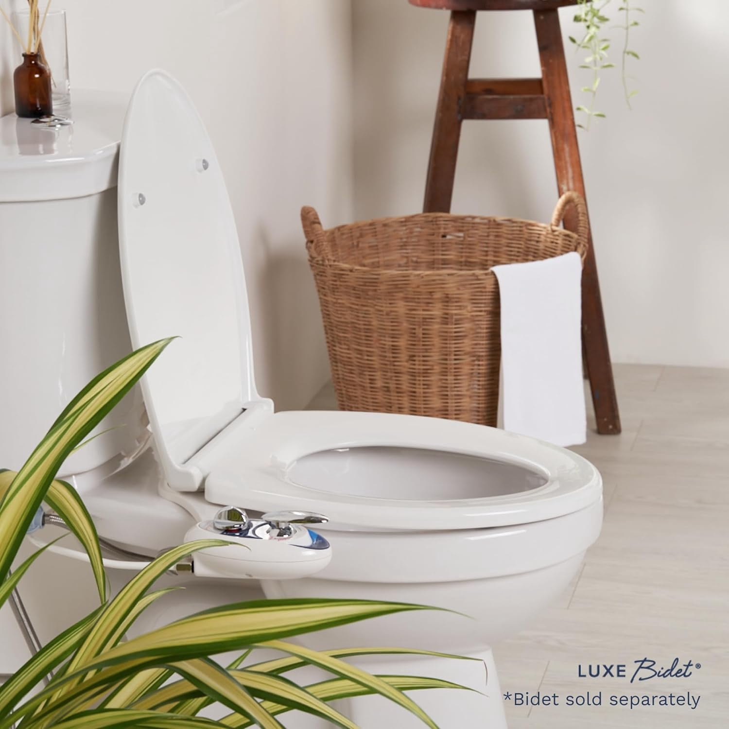 Elongated Comfort Fit Toilet Seat with Slow Close, Quick Release Hinges, and Non-Slip Bumpers (White)