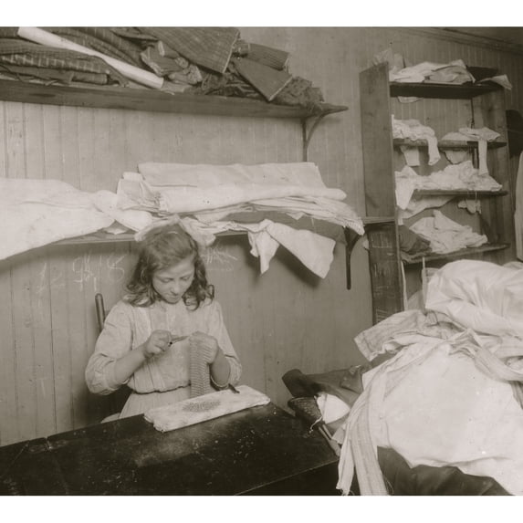 Elvira Christofano, 110 Spruce St., Providence, making chain-bags. Poster Print (18 x 24)
