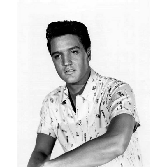Elvis Presley looking cool in his Hawaiian shirt 1961 Blue Hawaii 8x10 photo