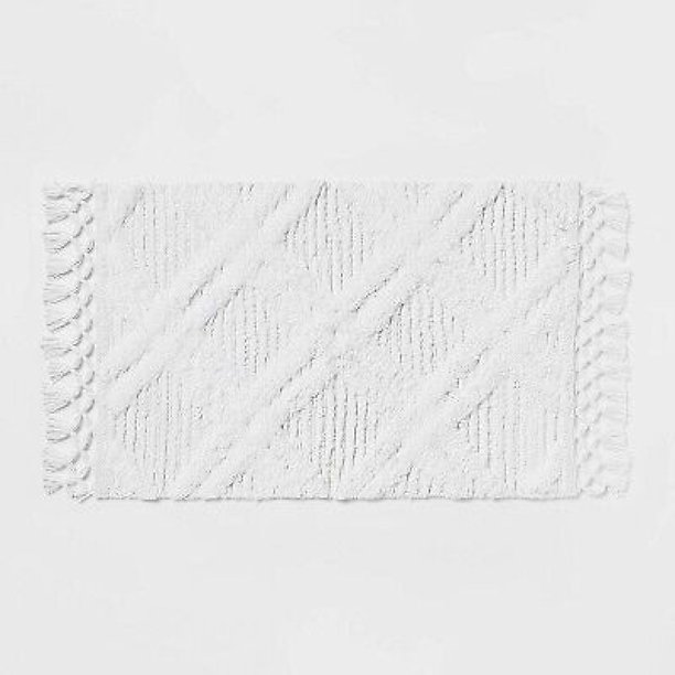 Embossed Tasseled Woven Bath Rug White CYQUIO