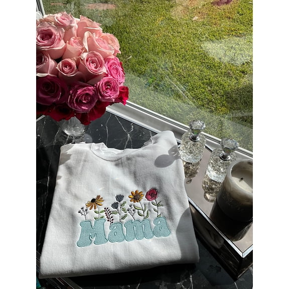 Embroidered Mama Sweatshirt, Mama crewneck, New Mom Gift, Embroidered Sweater, Mama Pullover, Gifts for Mom, Christmas Gift