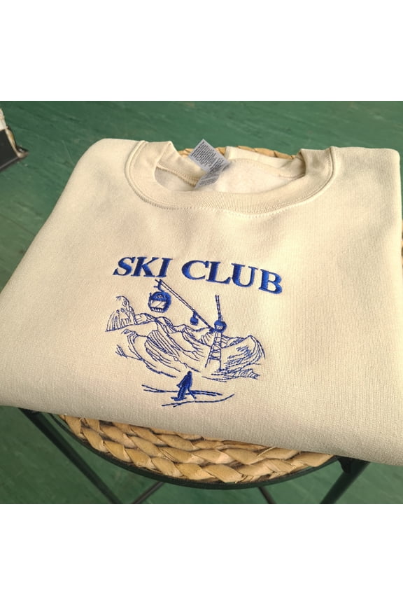 Embroidered Sweatshirt, Ski Club Embroidered Crewneck, Vintage Ski Crewneck, Vintage Winter Sweatshirt, Retro Embroidered Jumper