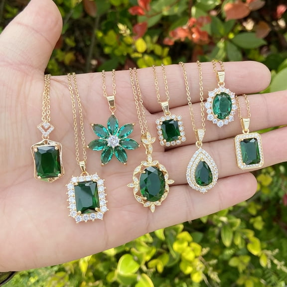 Emerald Zircon Pendant Light Luxury Necklace