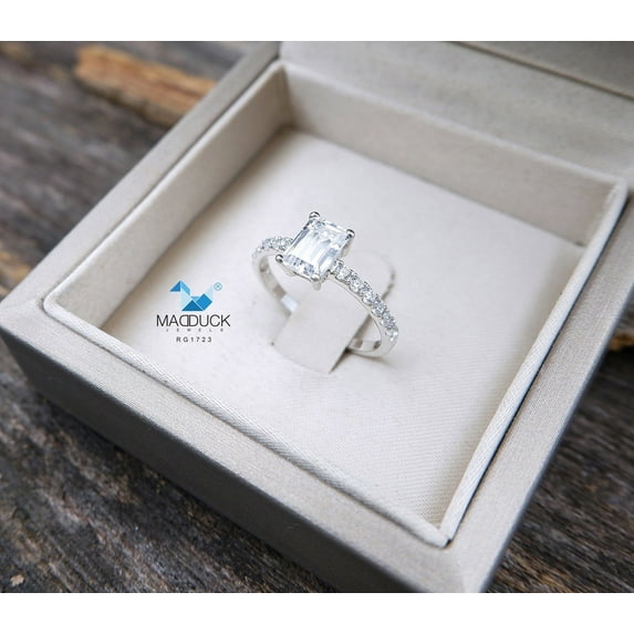 Emerald cut Cubic Zirconia / Sterling Silver 925 Ring / Rhodium plated Nickel-Free / MadDuckJewels RG1723 / Thailand Jewelry