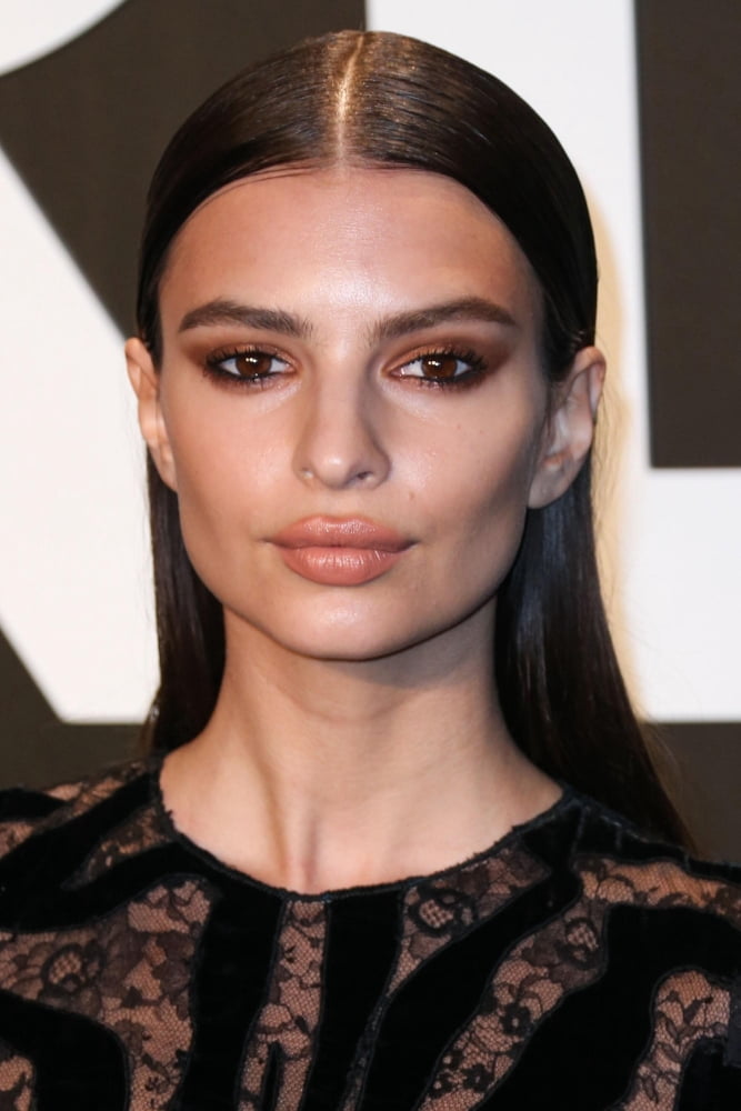 Emily Ratajkowski In Attendance For Tom Ford AutumnWinter 2015 Womenswear Collection Canvas Art -  (16 x 20)
