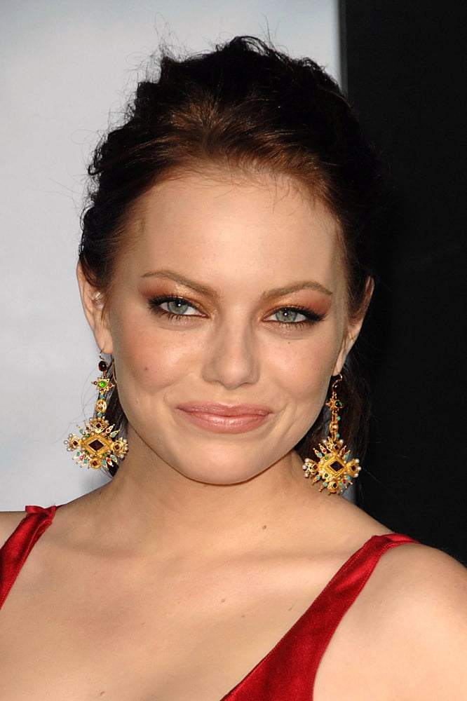 Emma Stone At Arrivals For Zombieland Premiere Canvas Art -  (16 x 20)