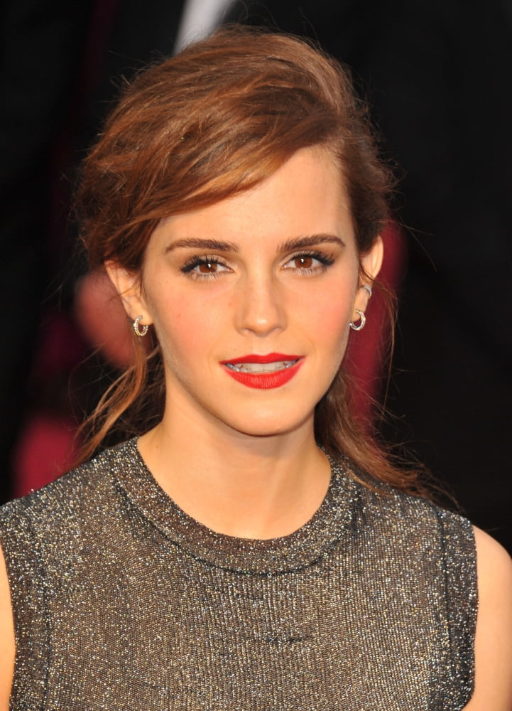 Emma Watson At Arrivals For The 86Th Annual Academy Awards - Arrivals 2 - Oscars 2014 Canvas Art - (16 x 20)