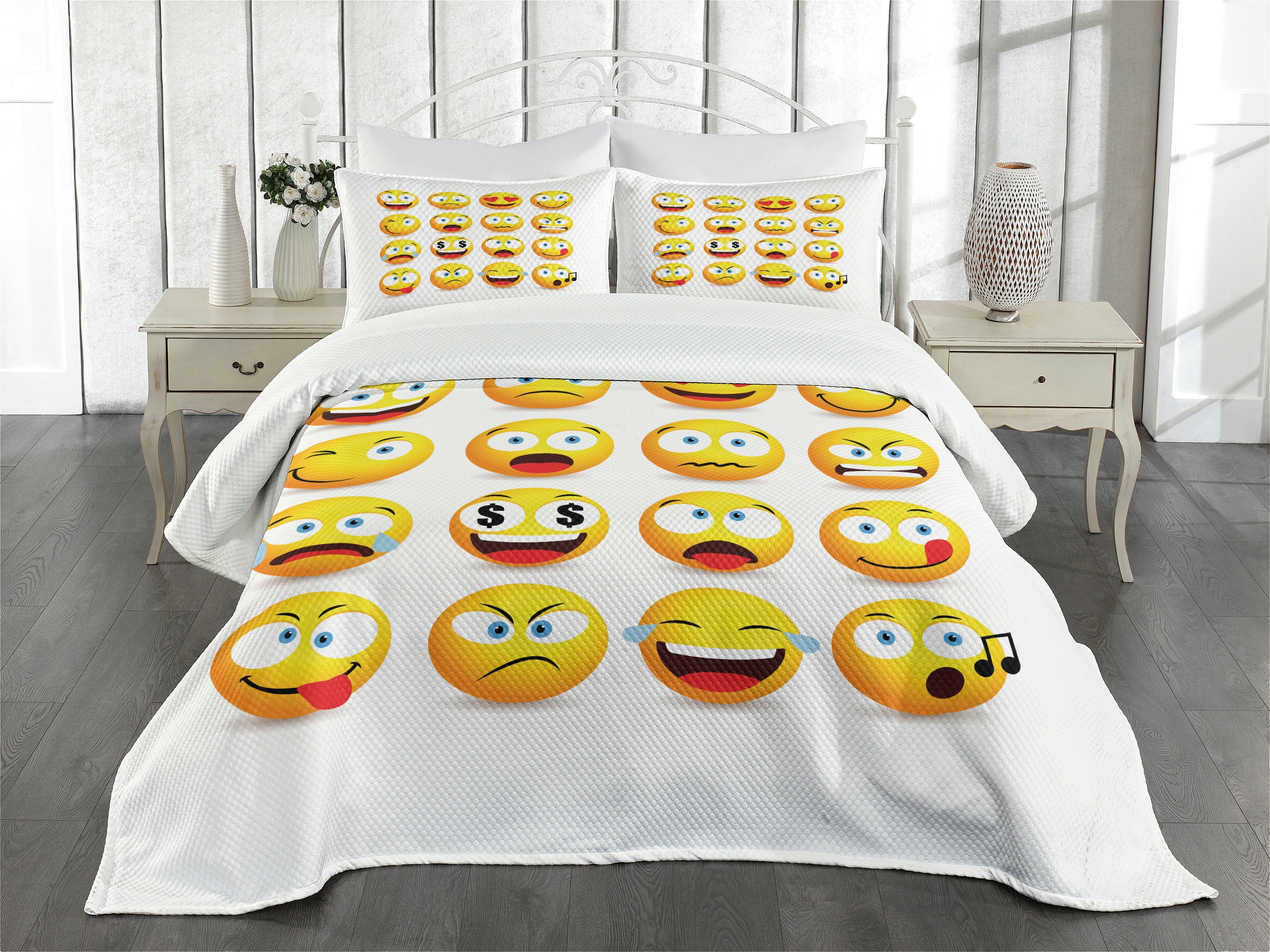 Emoji Bedspread Set Queen Size, Smiley Faces Composition with Circular