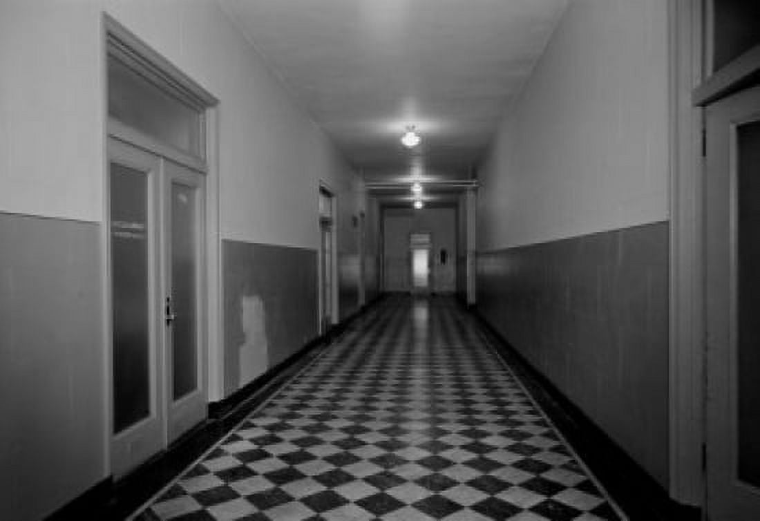 Empty corridor Canvas Art - (24 x 36)