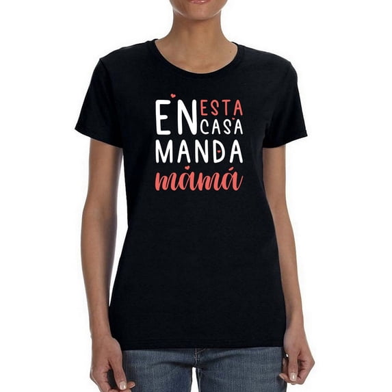 En Esta Casa Manda Mama Women T-Shirt, Female Small