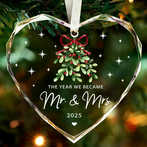 Engagement Gifts for Couples, Engagement Gift for Newly Engaged Couples, Women, Fiance, Her, Bride to Be Gifts, First Christmas Just Engaged Acrylic Ornament 2025, Party Decorations, 3.14x2.99"