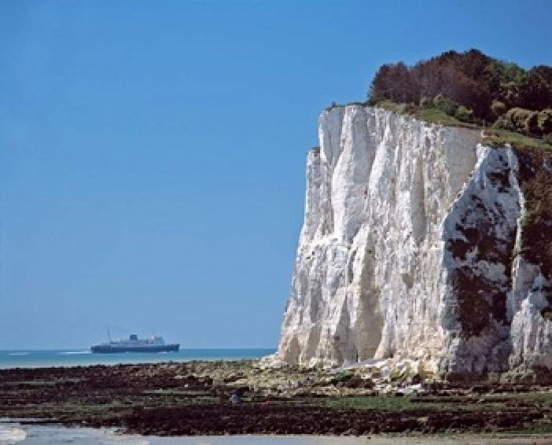 England County Kent White Cliffs of Dover Ship Canvas Art - Ric Ergenbright DanitaDelimont (17 x 14)