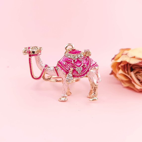 Eolstice Detailed Featured Camel Keychain Ornament with Inlay Craftsmanship, Decorative Gift for Travel and Daily Carry, for Special Occasions, Collectors, and Souvenirs