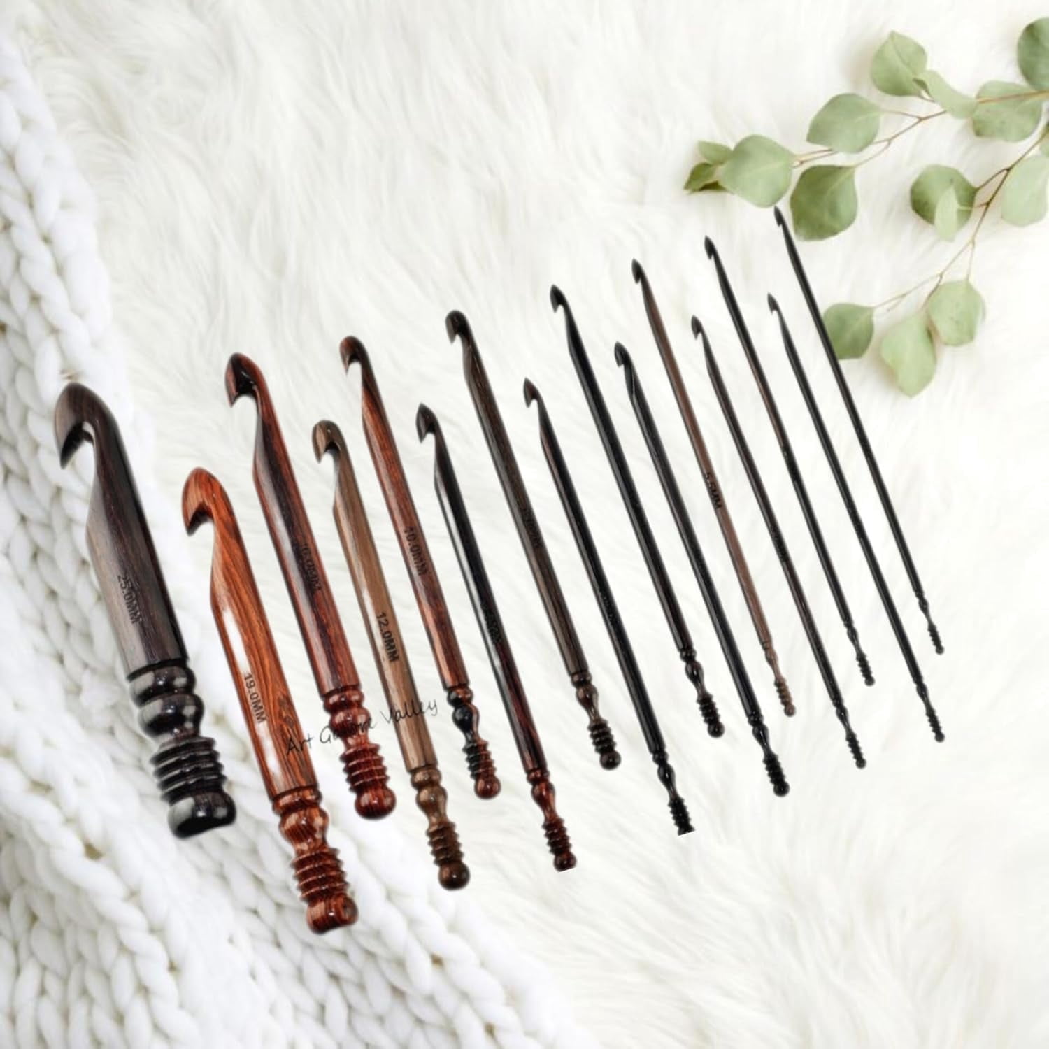 Ergonomic Crochet Hooks Set of 15 Soft Grip Rosewood Hooks 3.5 MM to 25 MM, Wooden Yarn Crochet Hooks for Arthritic Hands Needles for Knitting and Crocheting